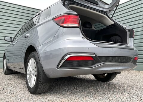 MG MG5 EXCLUSIVE 17