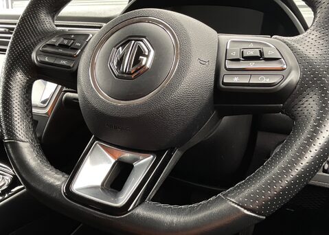 MG MG5 EXCLUSIVE 21