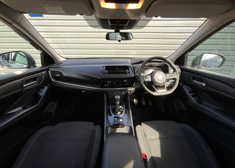 Nissan Qashqai DIG-T VISIA MHEV 9