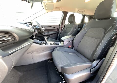 Nissan Qashqai DIG-T VISIA MHEV 10