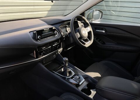 Nissan Qashqai DIG-T VISIA MHEV 11