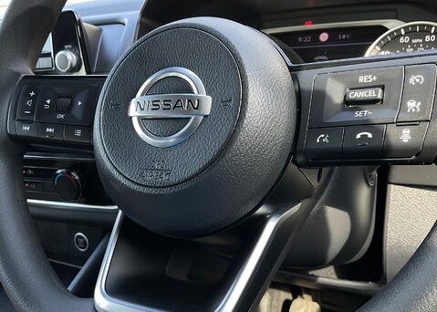Nissan Qashqai DIG-T VISIA MHEV 21