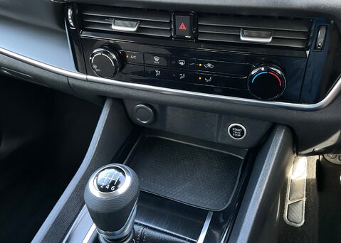 Nissan Qashqai DIG-T VISIA MHEV 22