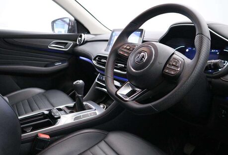 MG HS 1.5 T-GDI TROPHY DCT