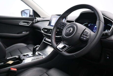MG HS 1.5 T-GDI SE DCT