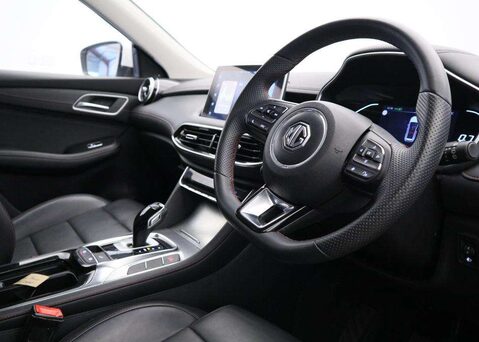 MG HS 1.5 T-GDI SE DCT 2