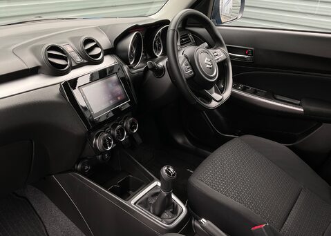 Suzuki Swift SZ5 DUALJET MHEV 11