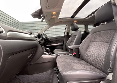 Suzuki Vitara SZ5 MHEV 12