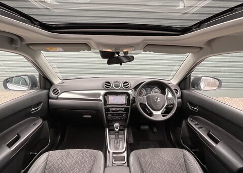 Suzuki Vitara SZ5 MHEV 13