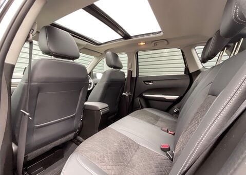 Suzuki Vitara SZ5 MHEV 14