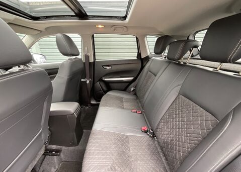 Suzuki Vitara SZ5 MHEV 15