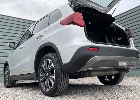 Suzuki Vitara SZ5 MHEV 17