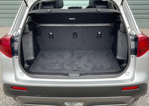 Suzuki Vitara SZ5 MHEV 18