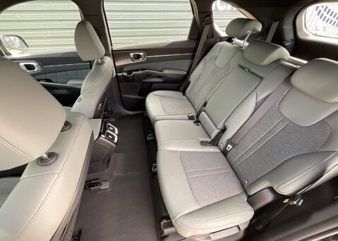Kia Sorento 1.6T-GDi HEV '2' AWD 7 SEAT 17