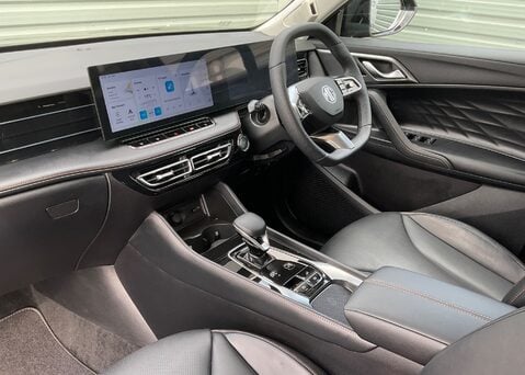 MG HS 1.5 T-GDI TROPHY PHEV 16