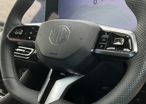 MG HS 1.5 T-GDI TROPHY PHEV 22