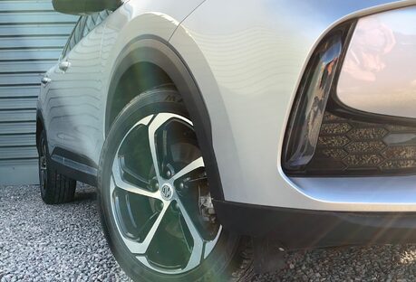 MG HS 1.5 T-GDI TROPHY DCT