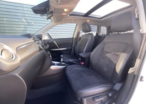 Suzuki Vitara SZ5 BOOSTERJET MHEV 10