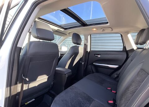 Suzuki Vitara SZ5 BOOSTERJET MHEV 14