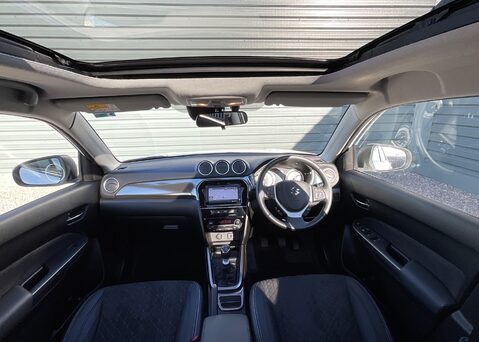 Suzuki Vitara SZ5 BOOSTERJET MHEV 11