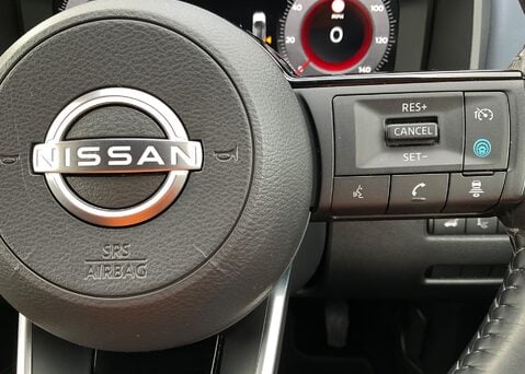 Nissan Qashqai DIG-T TEKNA PLUS MHEV 27
