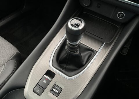 Nissan Qashqai DIG-T N-CONNECTA 23