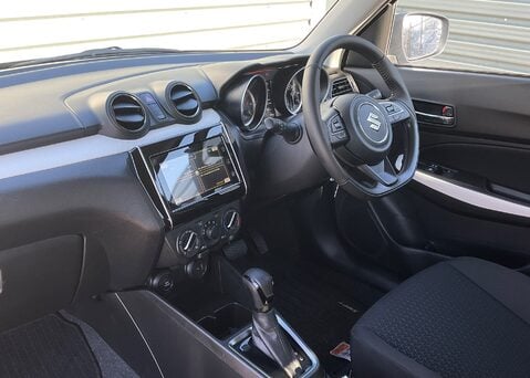 Suzuki Swift SZ-T DUALJET MHEV 9