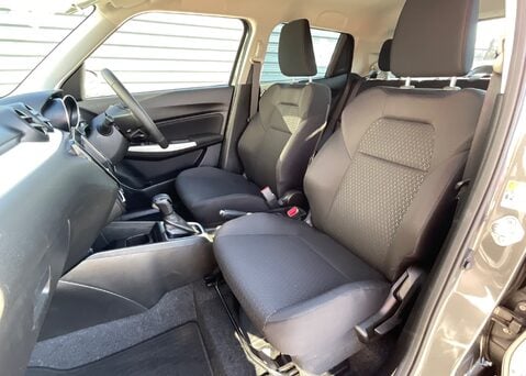 Suzuki Swift SZ-T DUALJET MHEV 8