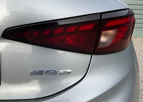 MG MG3 1.5 SE 12