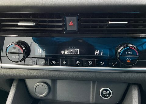 Nissan Qashqai DIG-T ACENTA PREMIUM MHEV 21