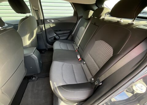 Kia Xceed 1.5 T-GDi ISG 2 17