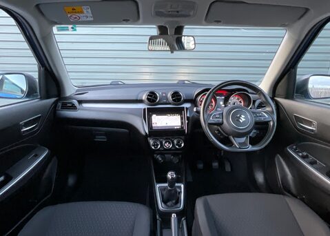 Suzuki Swift SZ5 DUALJET MHEV 18