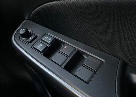 Suzuki Swift SZ5 DUALJET MHEV 27