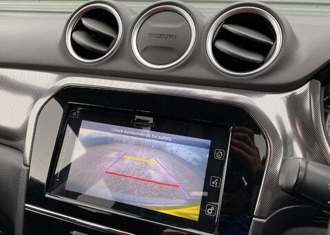 Suzuki Vitara SZ5 MHEV 18