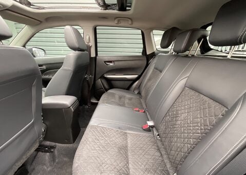 Suzuki Vitara SZ5 MHEV 13