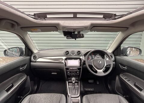 Suzuki Vitara SZ5 MHEV 15