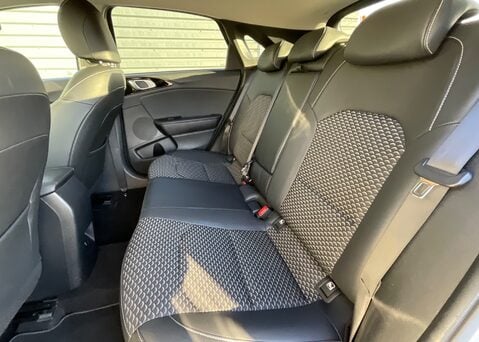 Kia Ceed 1.5 T-GDi ISG '3'  16