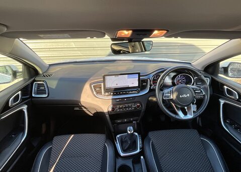 Kia Ceed 1.5 T-GDi ISG '3'  14