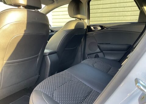 Kia Ceed 1.5 T-GDi ISG '3'  15