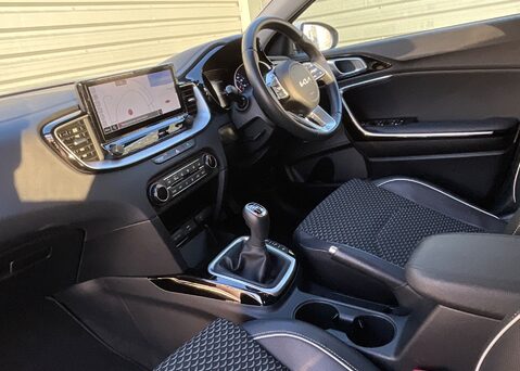 Kia Ceed 1.5 T-GDi ISG '3'  11