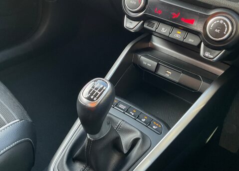 Kia Stonic 1.0T GDi 48V GTLine S 27