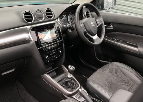 Suzuki Vitara SZ5 BOOSTERJET MHEV 11