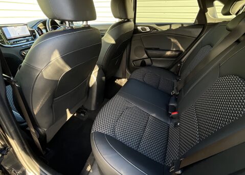 Kia Ceed 1.5 T-GDi ISG 3 11