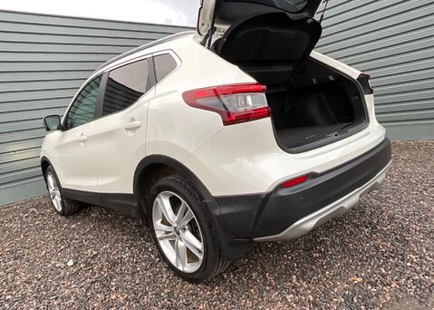 Nissan Qashqai DIG-T N-MOTION 22