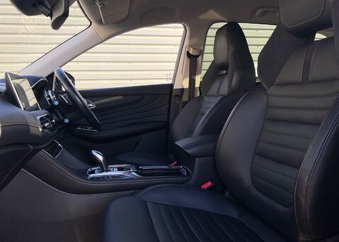 MG HS 1.5 T-GDI TROPHY DCT 15