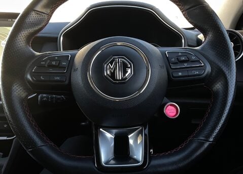 MG HS 1.5 T-GDI TROPHY DCT 24