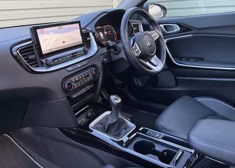 Kia Xceed 1.5 T-GDi ISG 4 10