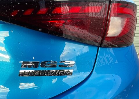 MG MG3 1.5 HYBRID+ TROPHY 13