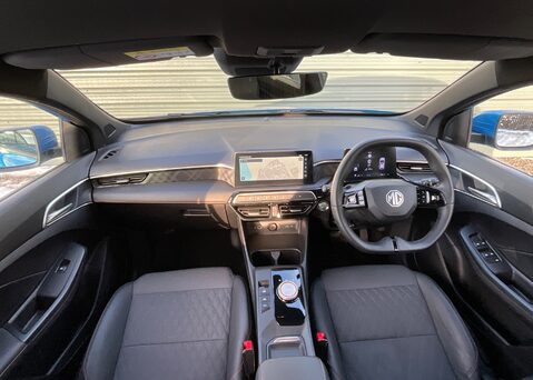 MG MG3 1.5 HYBRID+ TROPHY 12