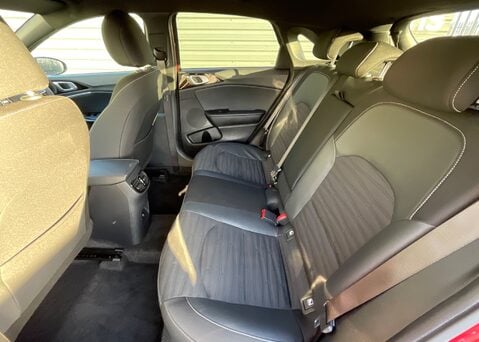 Kia Ceed 1.5 T-GDi GT-Line  12